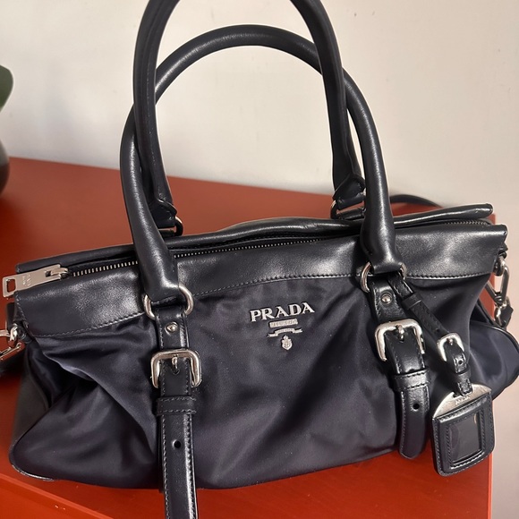 Classic Prada - Picture 5 of 9